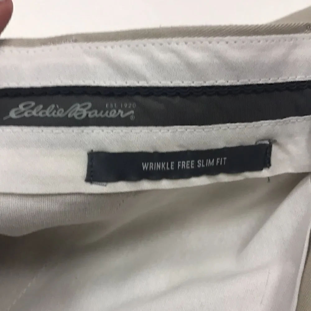 👠Eddie Bauer wrinkle free slim fit khakis.  Size 36
